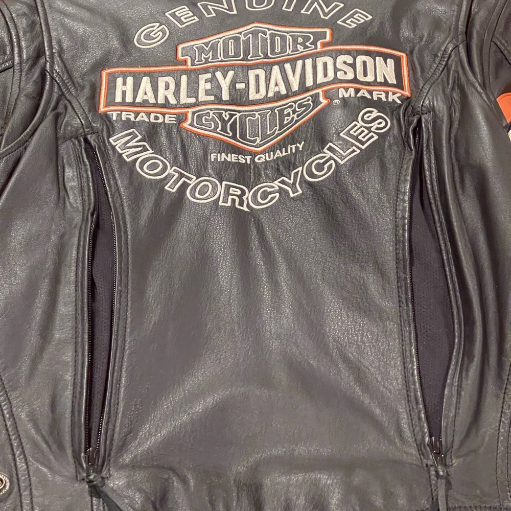 Harley Davidson women jacket size small it’s like 4-6 ( USA) - Picture 2 of 16